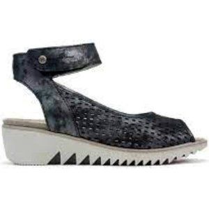 Black Amalia Frosty Leather Sandal - Women Wolky